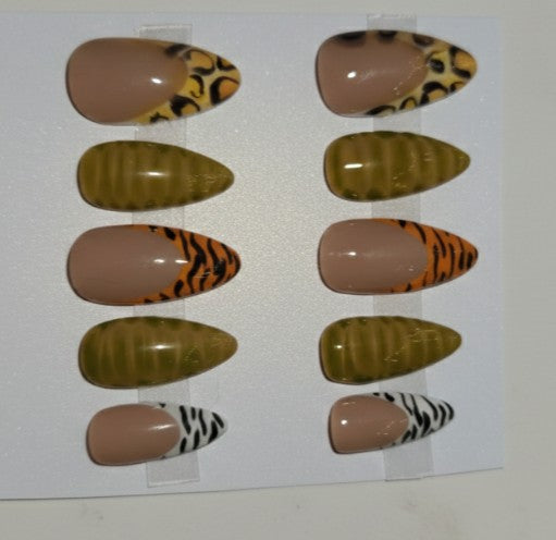 Hand Painted Press-On Nails Medium Almond Animal Print